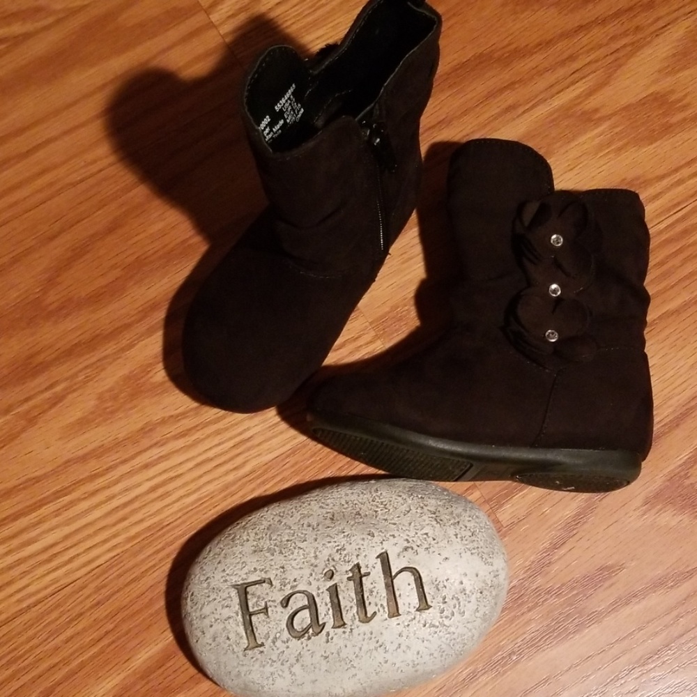 Toddler black‎ boots size 5